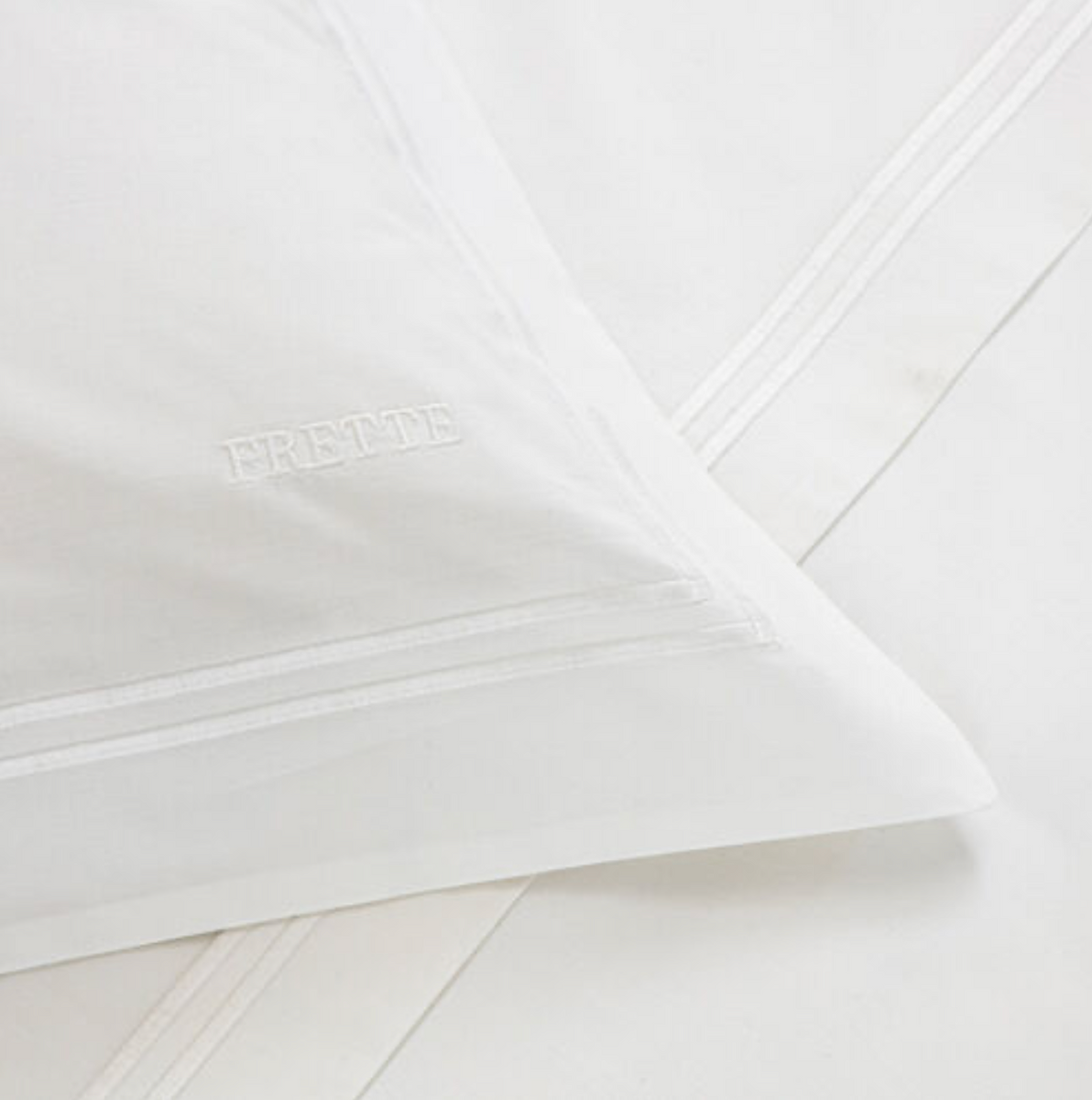 http://www.thesuitemindset.com/cdn/shop/collections/HotelClassicCollectionSheetSet-Detail-White_Khaki_1200x1200.png?v=1626020005